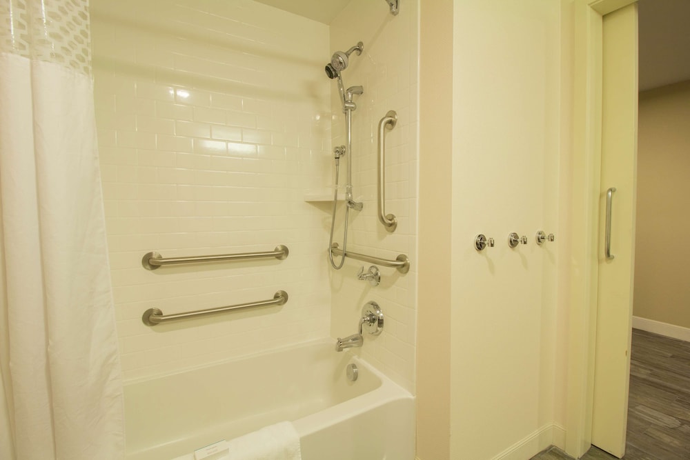 Hampton Inn & Suites Cazenovia - photo 25