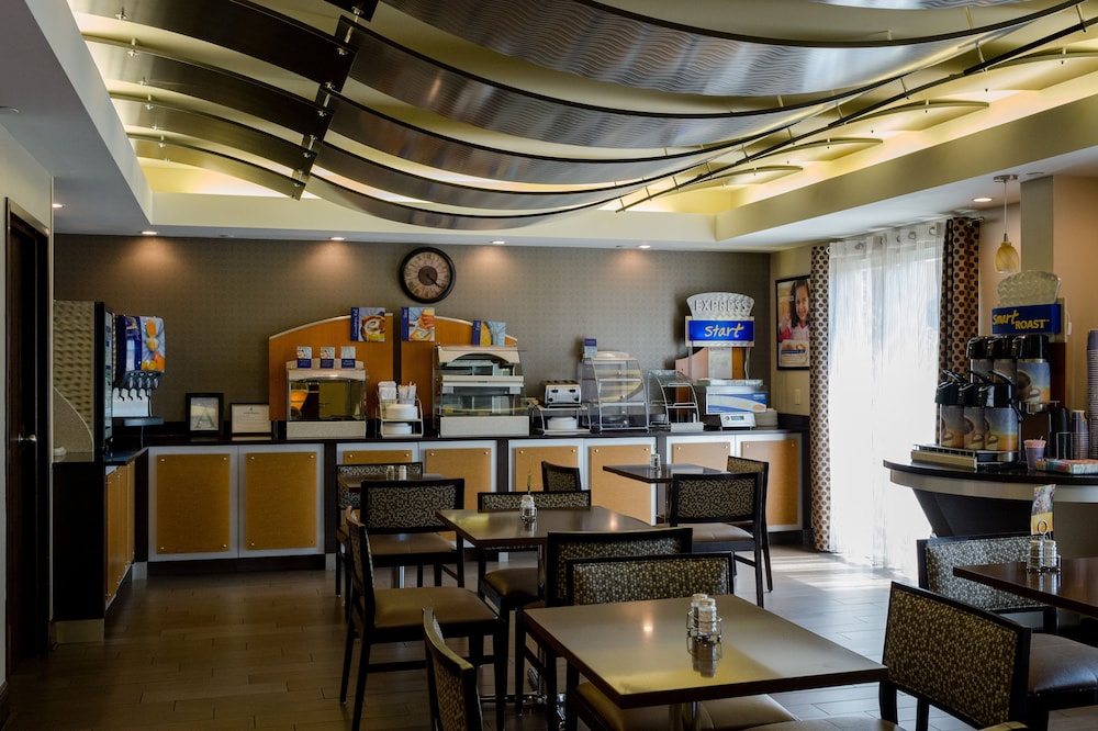 Holiday Inn Express Hotel & Suites Oxford by IHG - photo 29