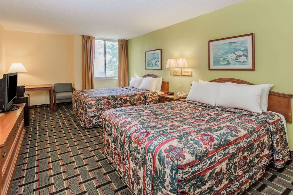Days Hotel & Conference Center by Wyndham Danville - photo 24