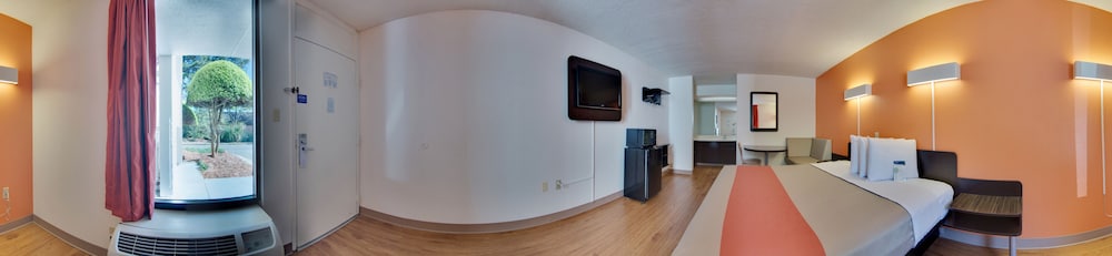 Motel 6 Newnan GA - photo 4