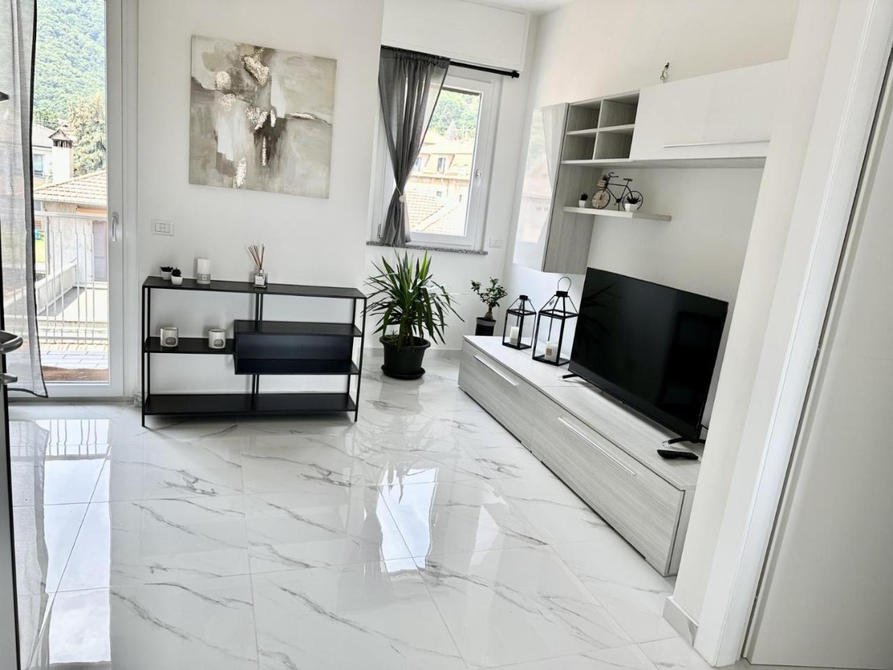casa la Rosa — 4-Star Luxury Hotel in Lesa, Italy