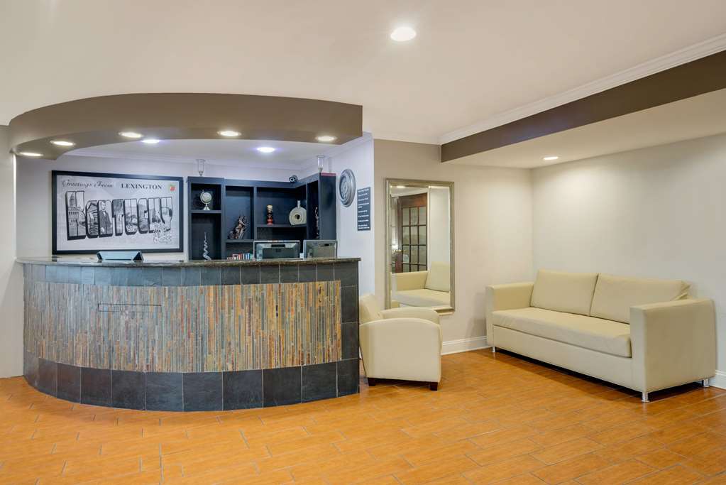 Super 8 by Wyndham Lexington Hamburg Area - photo 3