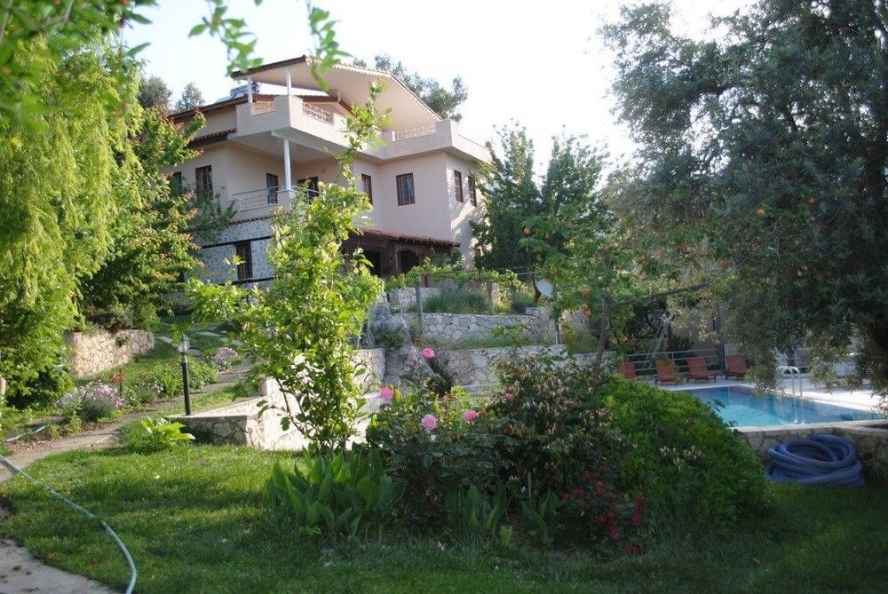 Kleo Cottages - carbon neutral hotel in Kalkan