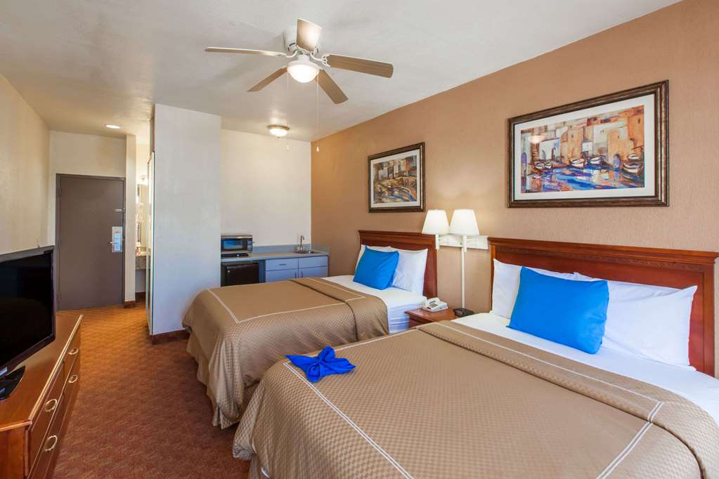 Days Inn & Suites by Wyndham Webster NASA ClearLake Houston - photo 15