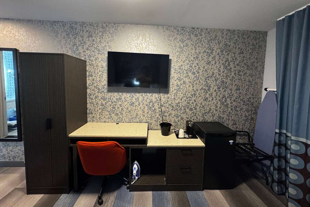 Super 8 by Wyndham Brooklyn Fulton Street Broadway Junction - photo 6