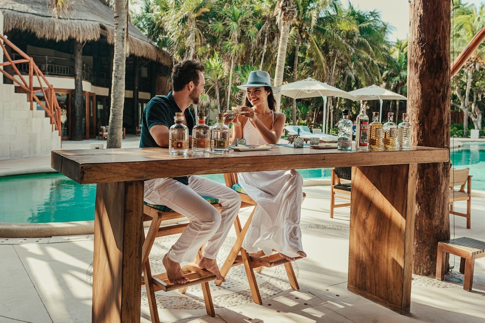 Poolside bar