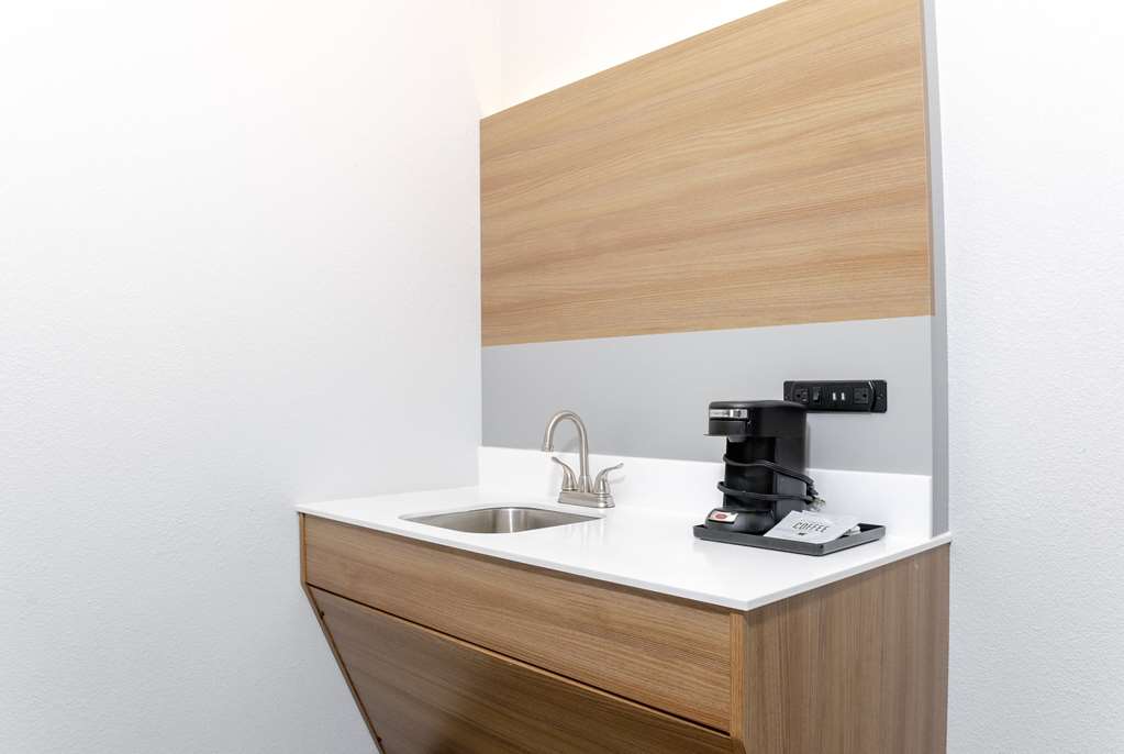 Microtel Inn & Suites by Wyndham Springville - photo 17