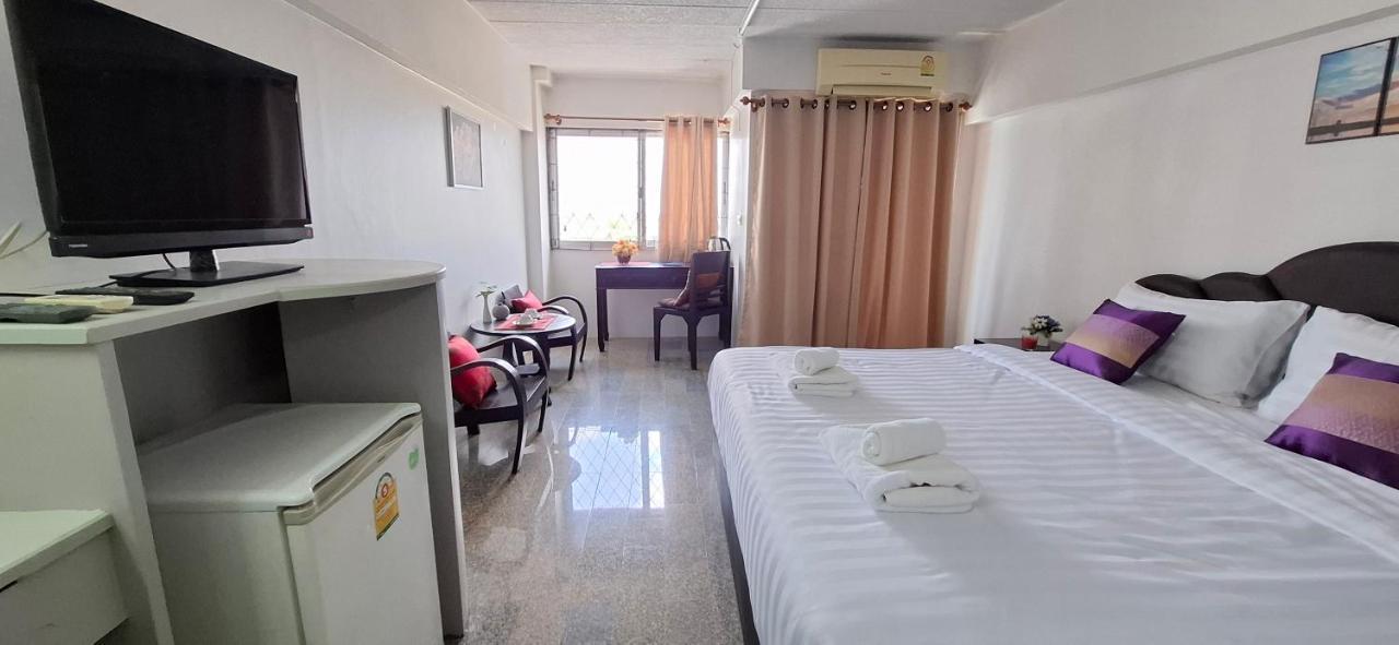 Petchphiroon Apartment