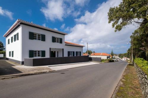 Batalha Family House — 4-Star Luxury Hotel in Fenais Da Luz, Portugal