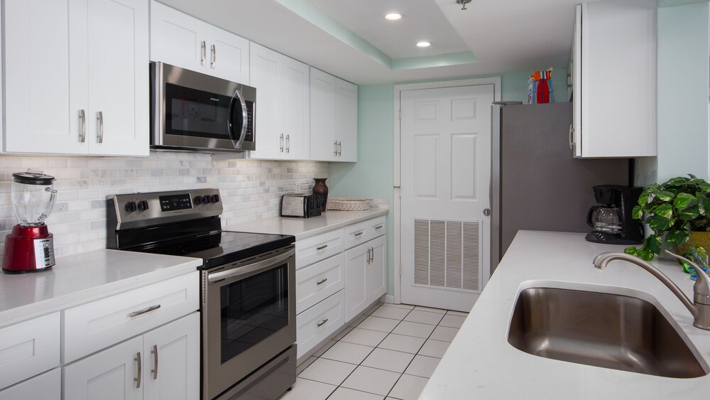 Long Beach 4 1007E 556192 by RedAwning - photo 25