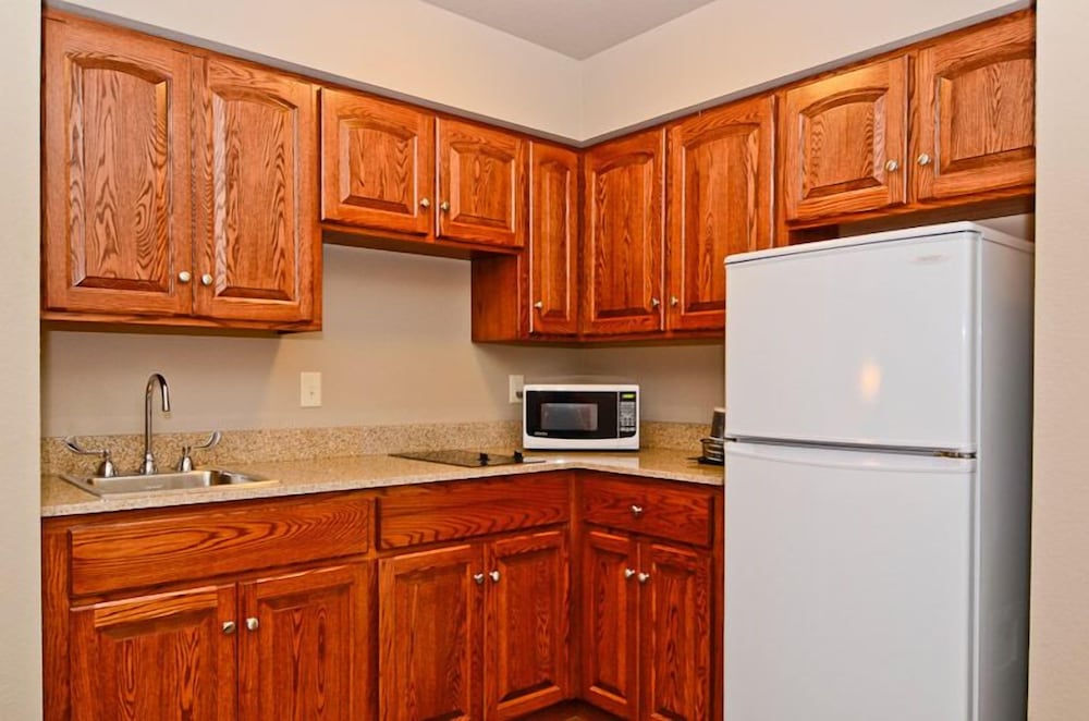 Astoria Hotel and Event Center - photo 18