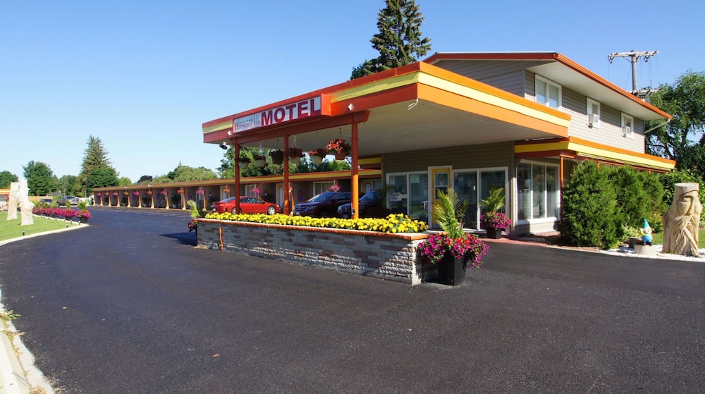 Harmony Inn - carbon neutral hotel in Goderich