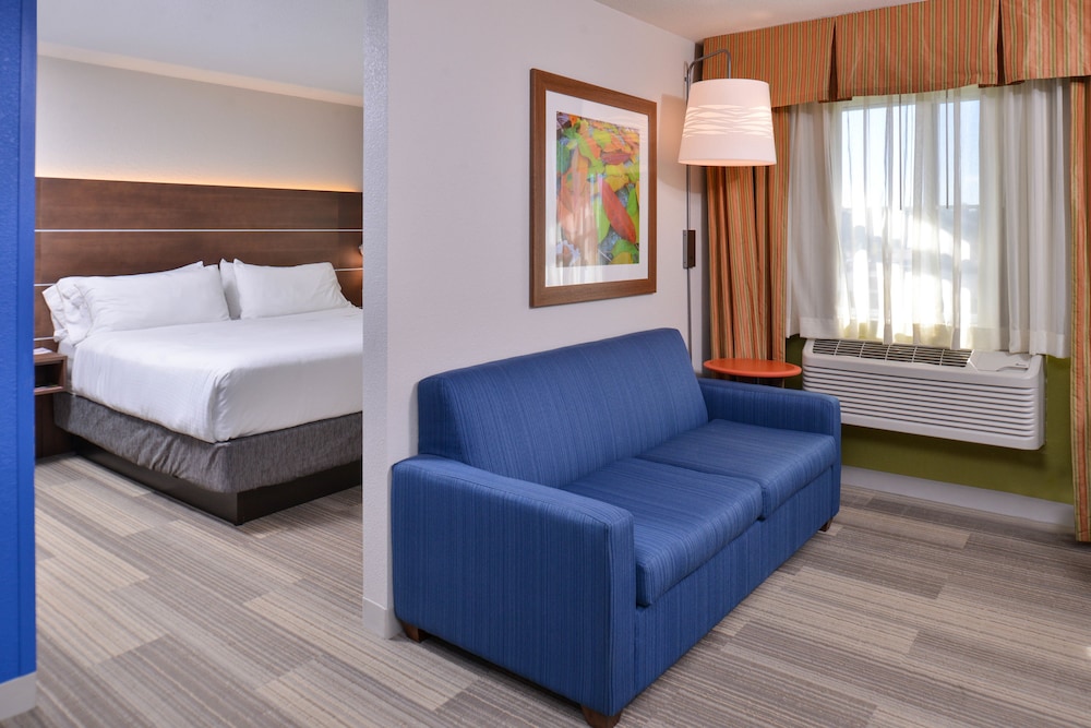 Holiday Inn Express and Suites Stevens Point by IHG - photo 6
