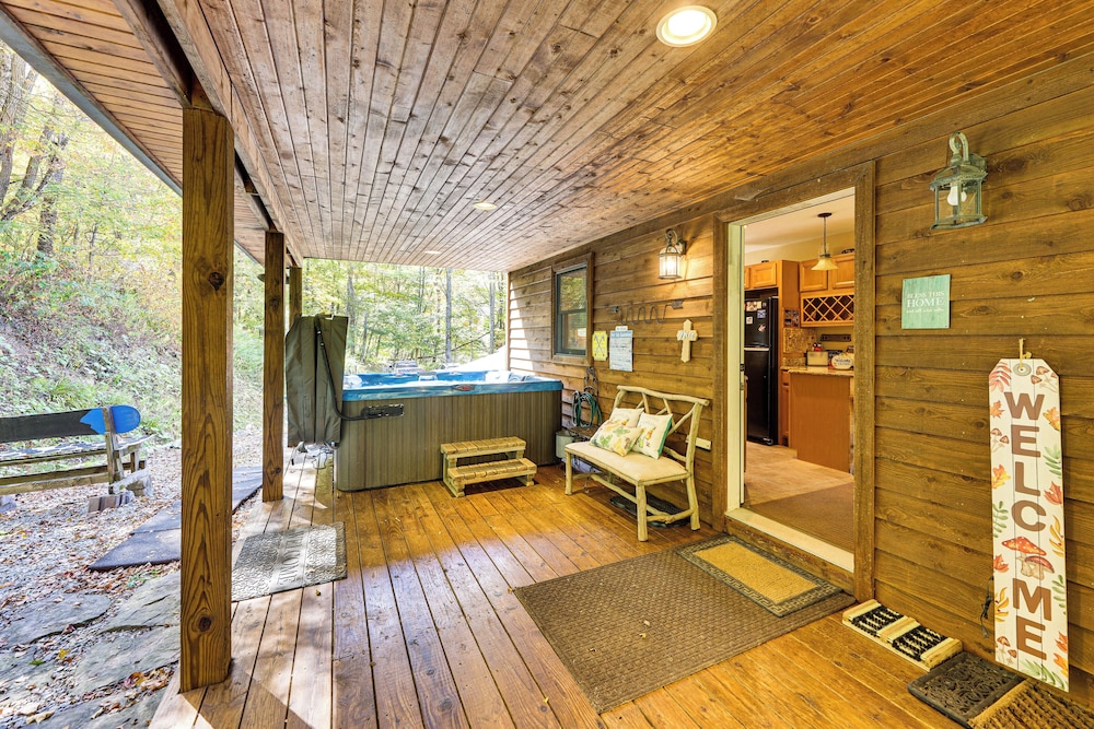 3 Mi to Snowshoe Resort Cabin with Hot Tub - photo 22