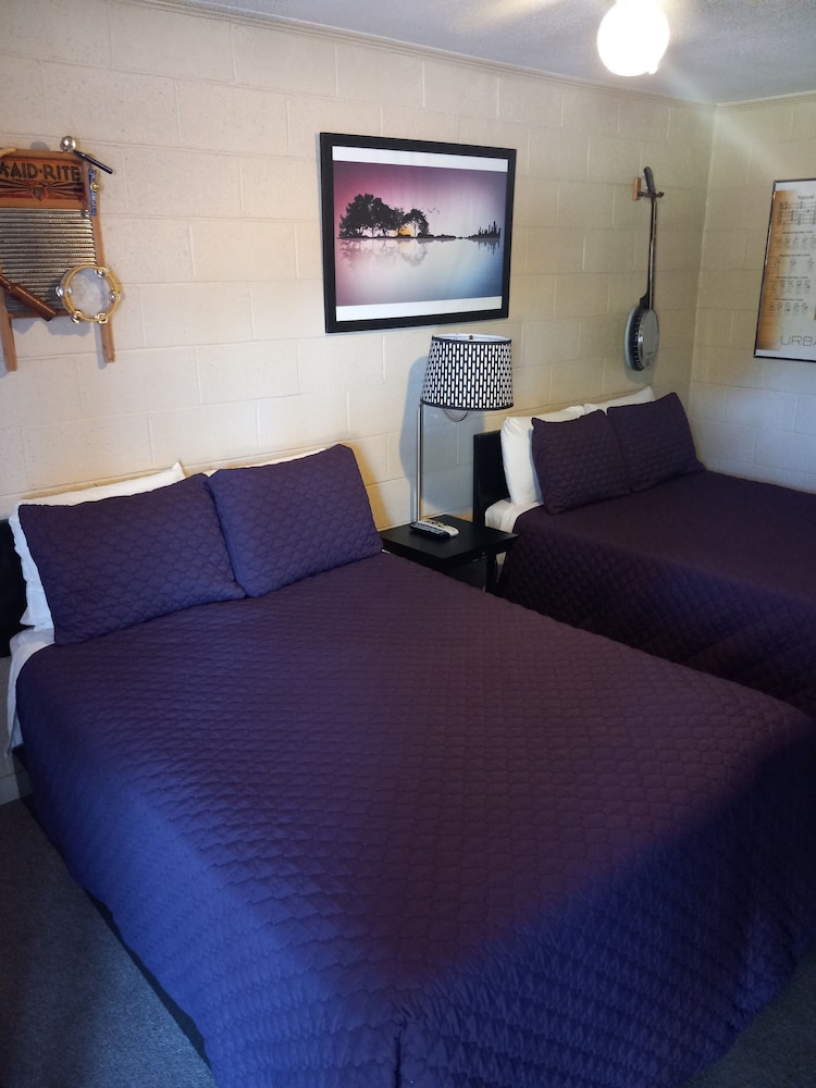 Cedar Falls Motel - photo 6