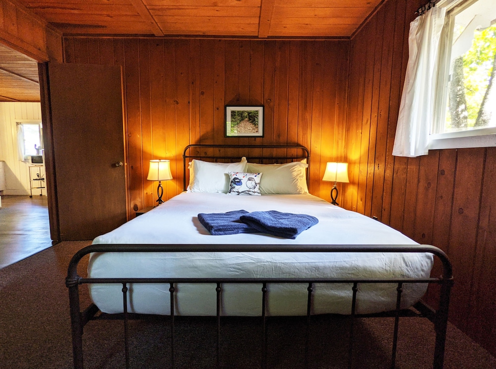 Coadys' Point of View Lake Resort - photo 111