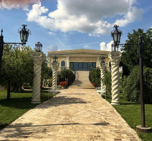 Hotel Malvina — 4-Star Luxury Hotel in Sannicolau Mare, Romania