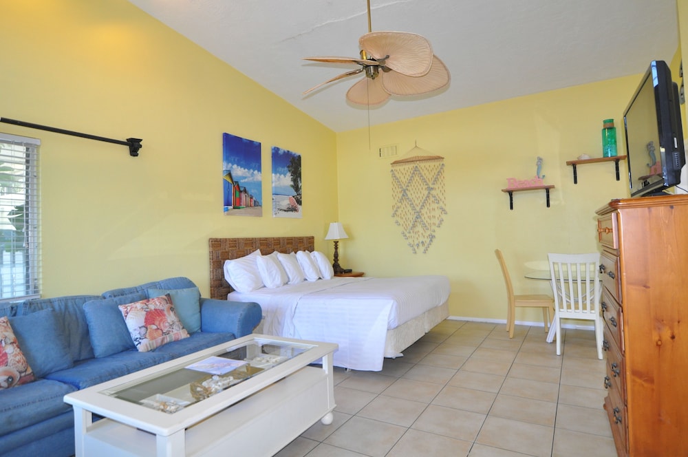 Lido Islander Inn - photo 9