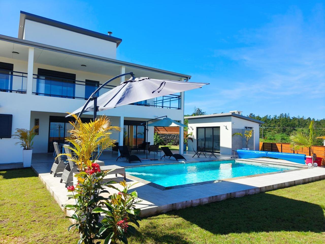 Villa JACARANDA Les Émeraudes du Guillaume — 4-Star Luxury Hotel in Saint-Paul, Réunion