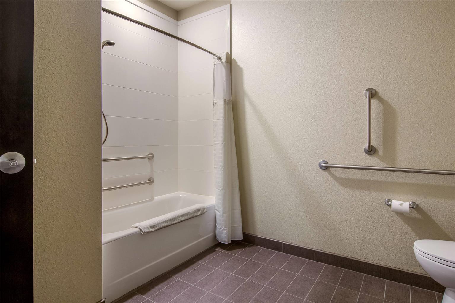 Comfort Suites Brunswick Town Center - photo 12