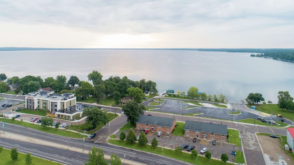 Hampton Inn Spicer Green Lake - photo 43