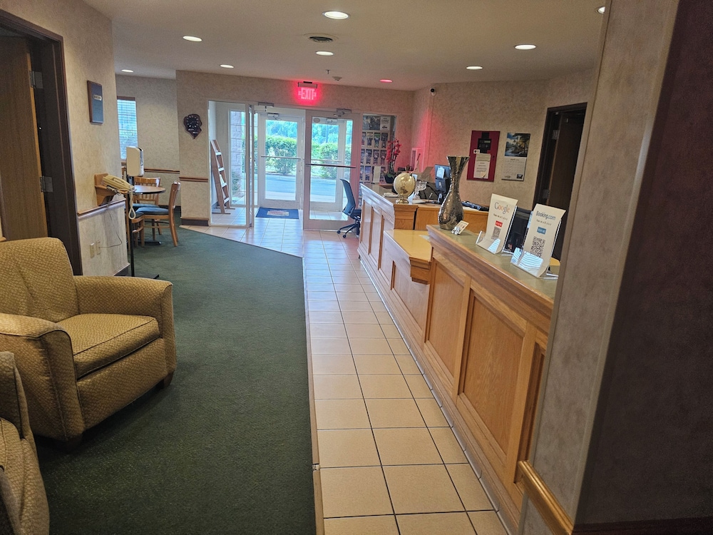 Super 8 by Wyndham Ava - photo 5