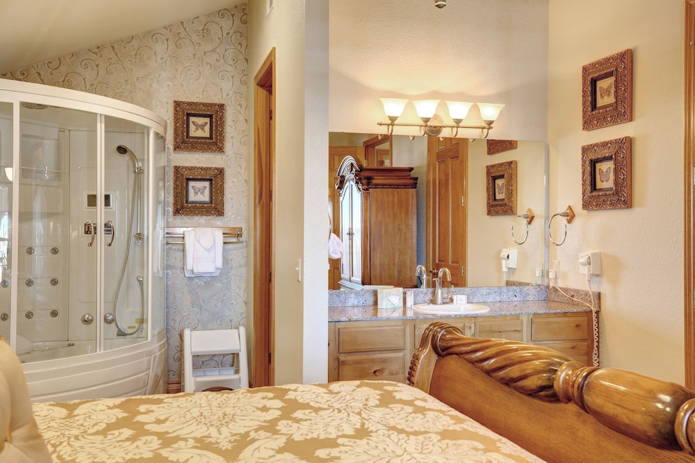 Grand Crowne Resort - photo 23