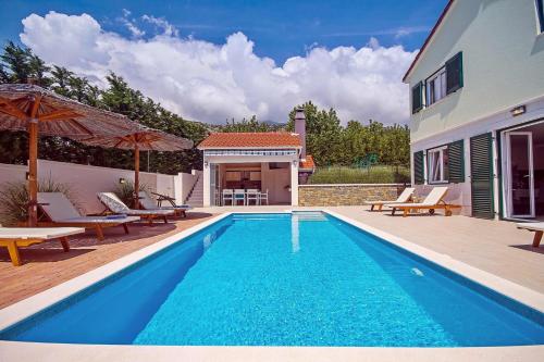 VILLA STOZAK private heated pool cinema room and sauna 7 km from beach — 4-Star Luxury Hotel in Omis, Croatia