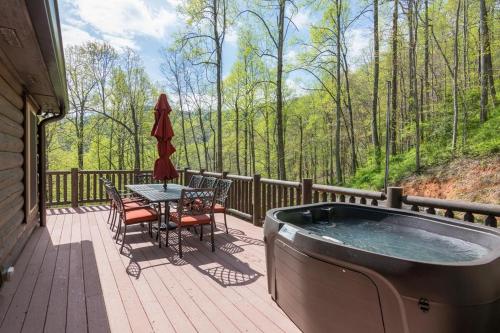 Lakey Gap Lodge by Carolina Mornings in Black Mountain, United States