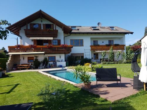 Ferienwohnung Lorenz — 5-Star Luxury Hotel in Bruckmuhl, Germany