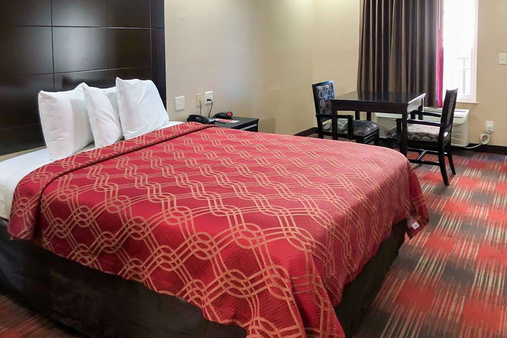 Econo Lodge Inn & Suites Escondido Downtown - photo 8