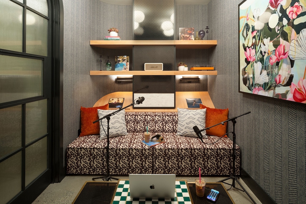 Moxy St. Petersburg Downtown - photo 25
