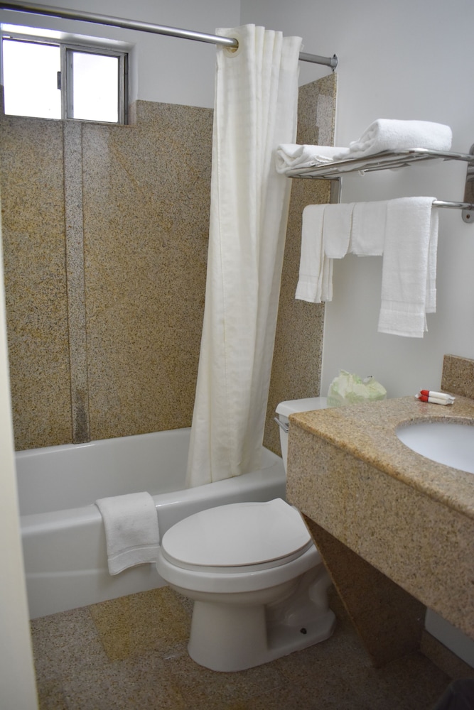 South Hills Motel - photo 33