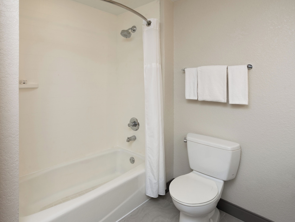 Holiday Inn Express Miami Airport Blue Lagoon Area by IHG - photo 22