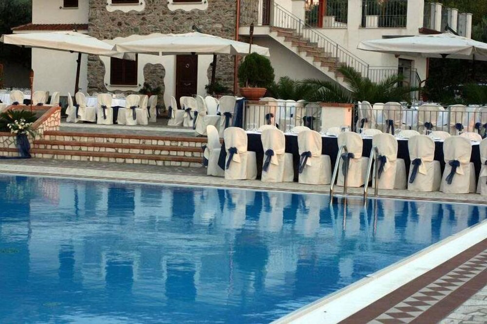 Hotel Gaudio in Longobardi, Italy