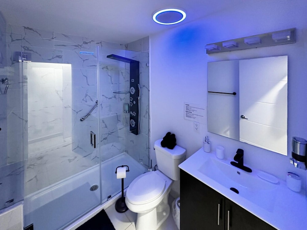 Vacay Spot experience Luna Sky 65 TV BAR BBQ SHOWER massage jets music to FL Keys - photo 11