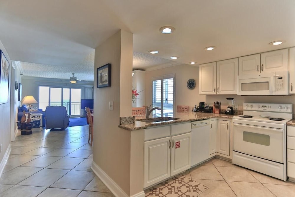 Destin Towers 143 Beach Front 2BR - photo 8