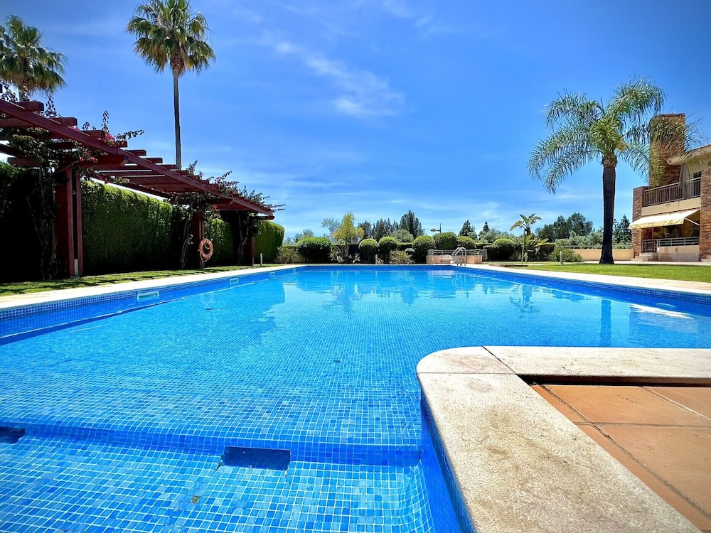 Vilamoura Prestige 2 With Pool by Homing — 4-Star Luxury Hotel in Vilamoura, Portugal