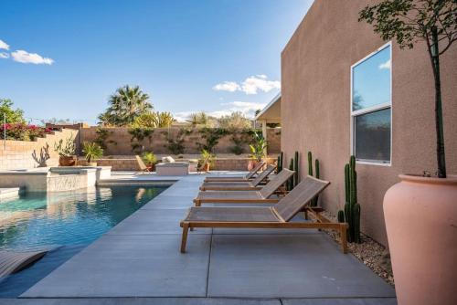 Pueblo Viejo Desert Minimalist Pool Home — 4-Star Luxury Hotel in Bermuda Dunes, United States