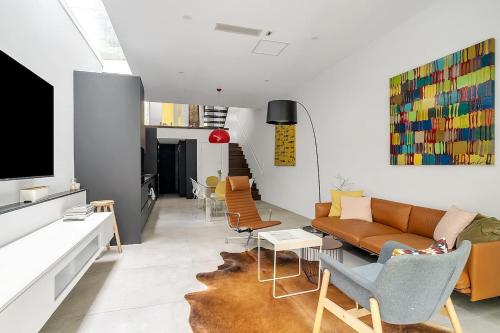 The Mod Striking Split Level Gem in Sydney's West — 4-Star Luxury Hotel in Sydney, Australia