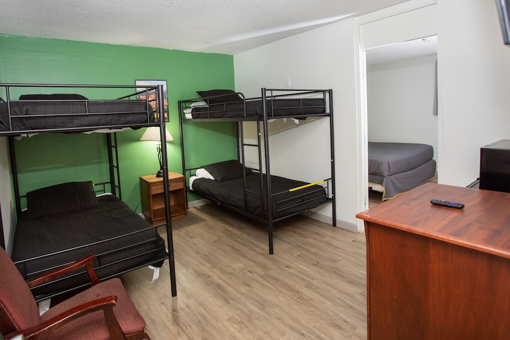 Modern Motel - photo 12