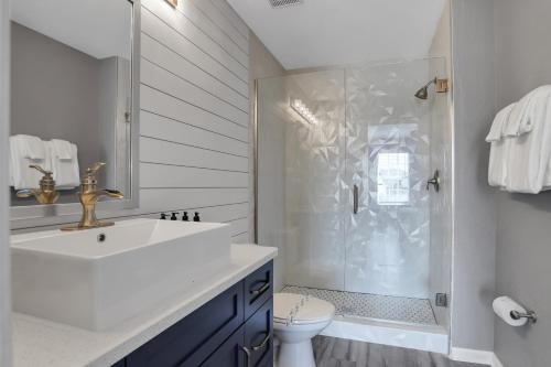 Themed Luxury 6BR Getaway with Resort Amenities - photo 46