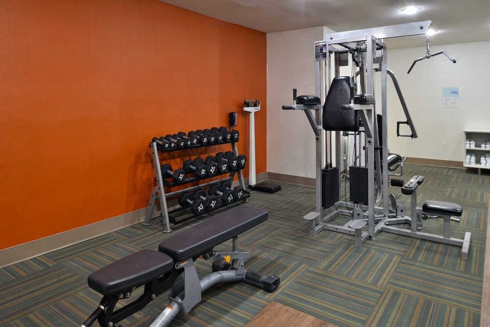 Holiday Inn Express Suites Farmington - photo 53