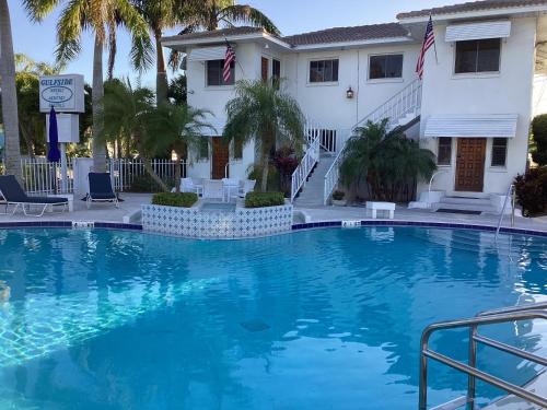 Gulfside Resort. Unit 6 - last minute hotel in Saint Pete Beach