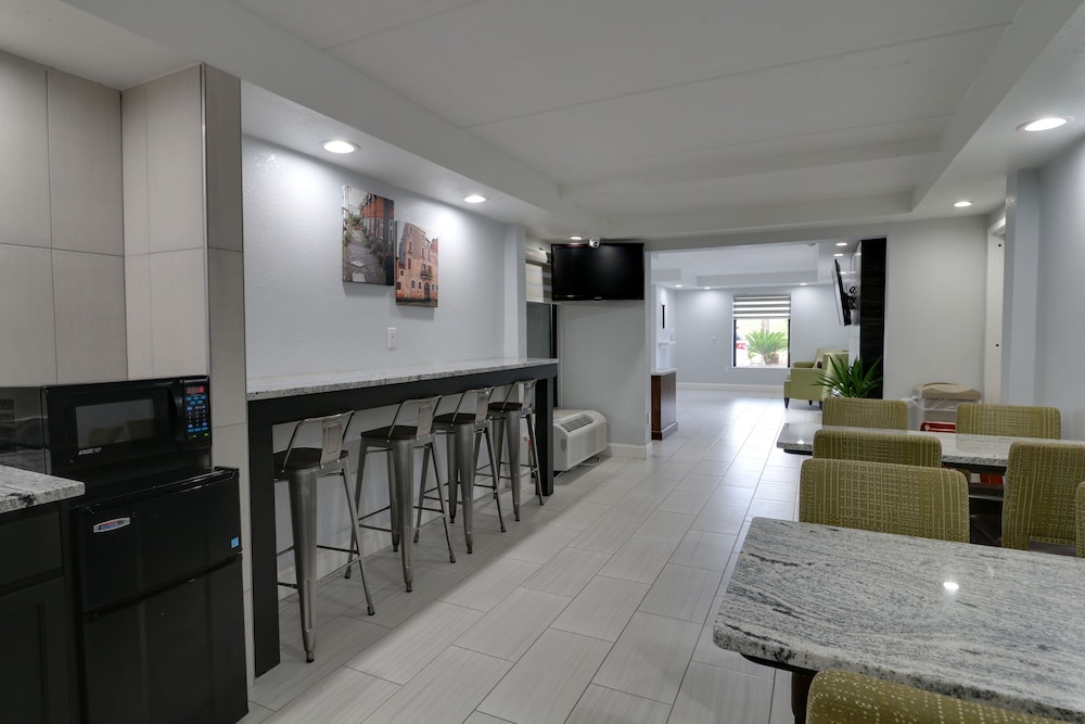 Baymont by Wyndham Ridgeland I 95 - photo 27