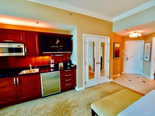 Amalz Deluxe Suites at Mgm Signature