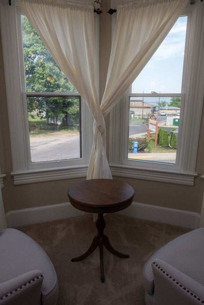 Dennison Street Inn Bed & Breakfast - photo 6