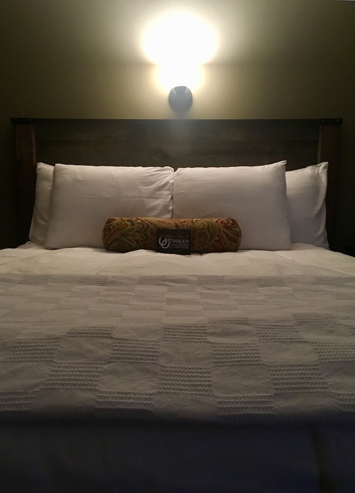 The Stables Inn and Suites - photo 9
