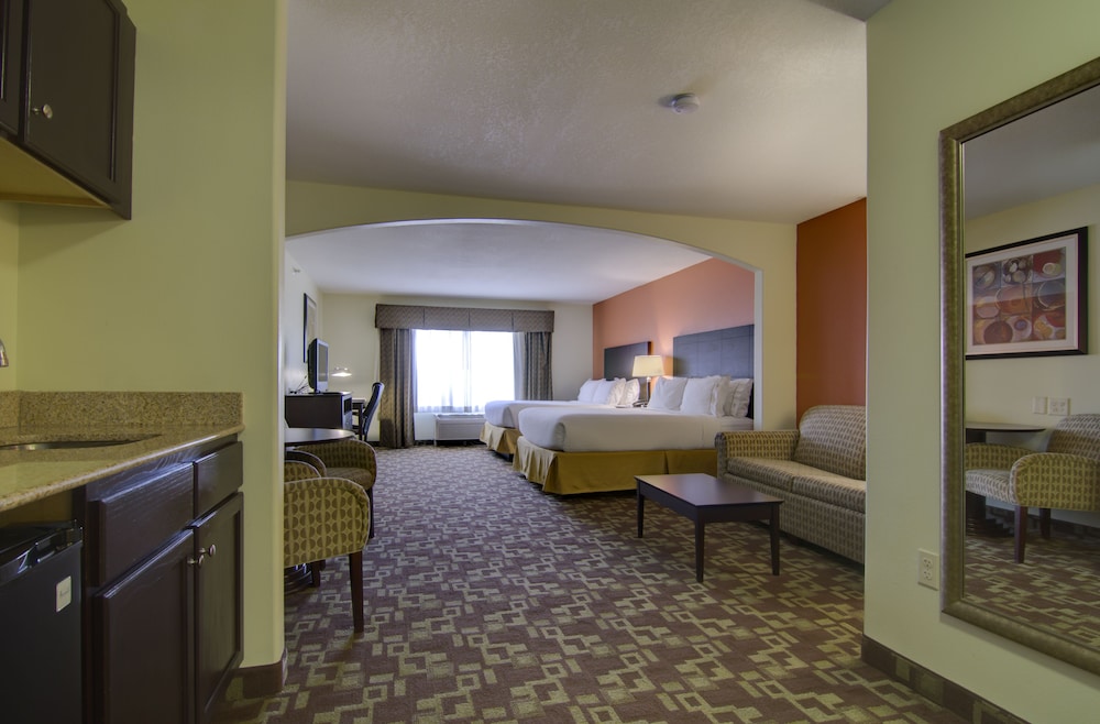 Holiday Inn Express Hotel & Stes Kansas City Sports Complex by IHG - photo 21