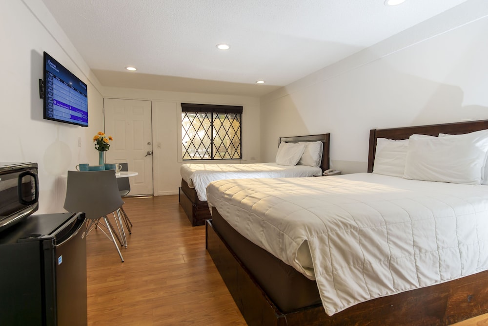 Spinnaker Inn of Naples - photo 10